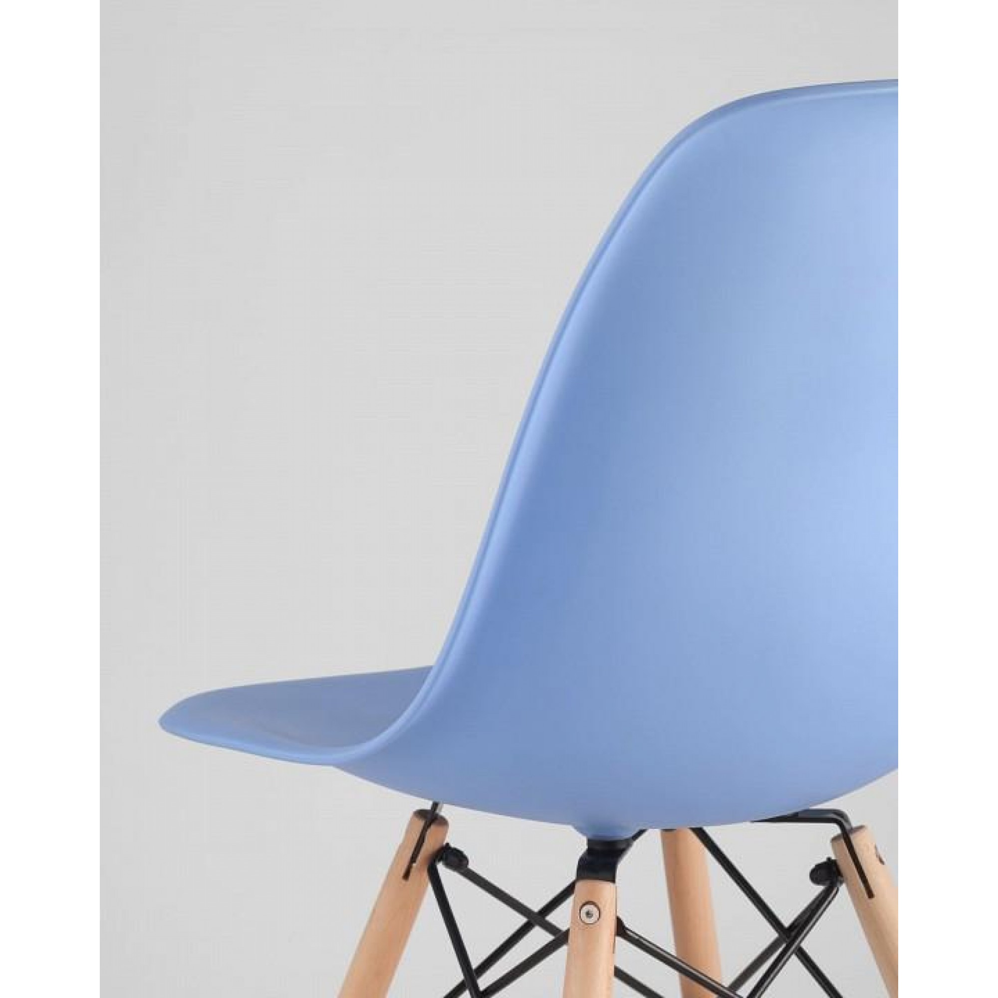 Набор из 4 стульев Eames    SGR_8056PP-LIGHT-BLUE-60202-X4